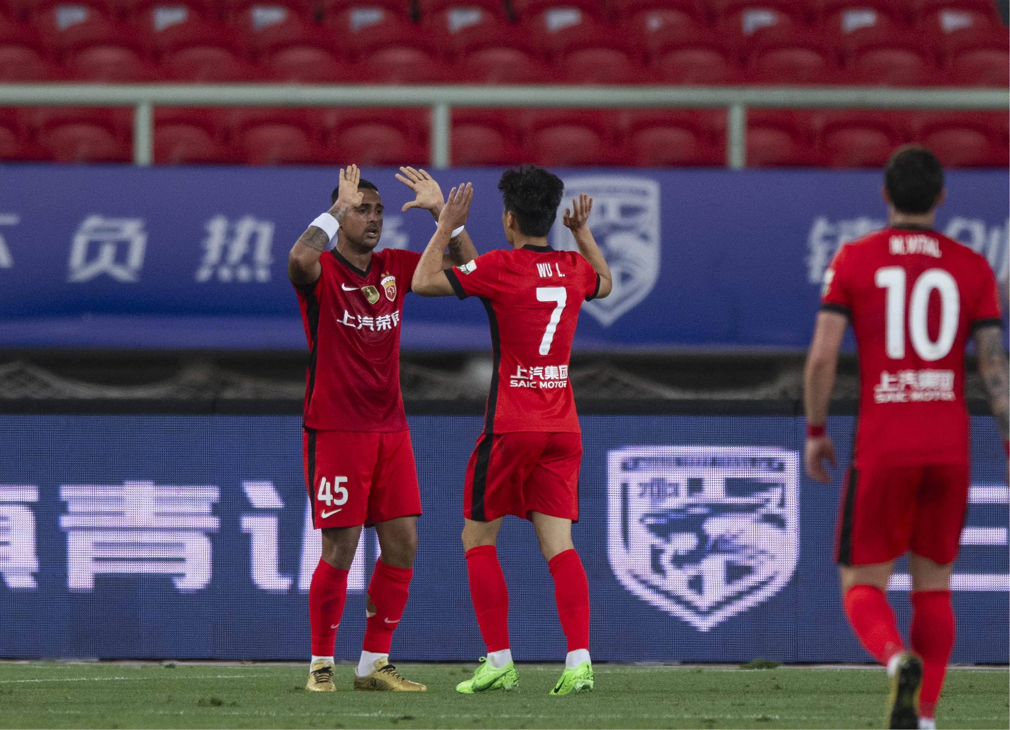 关于中超今夜再迎强敌；北京国安单刀错失；主帅态度——球迷炸锅；训练强度明显提升的信息